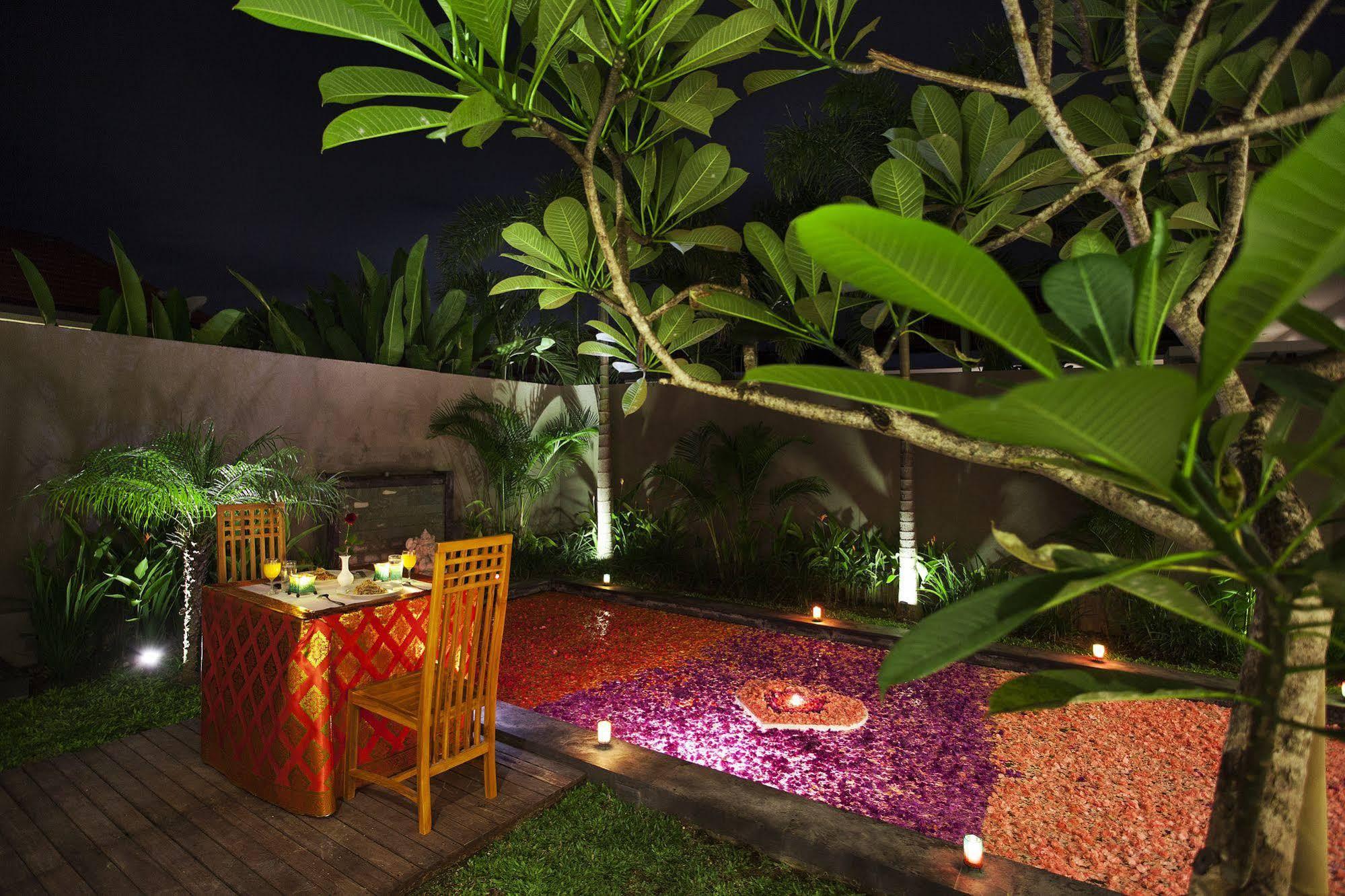 Kubu Manggala Villas Seminyak Luaran gambar